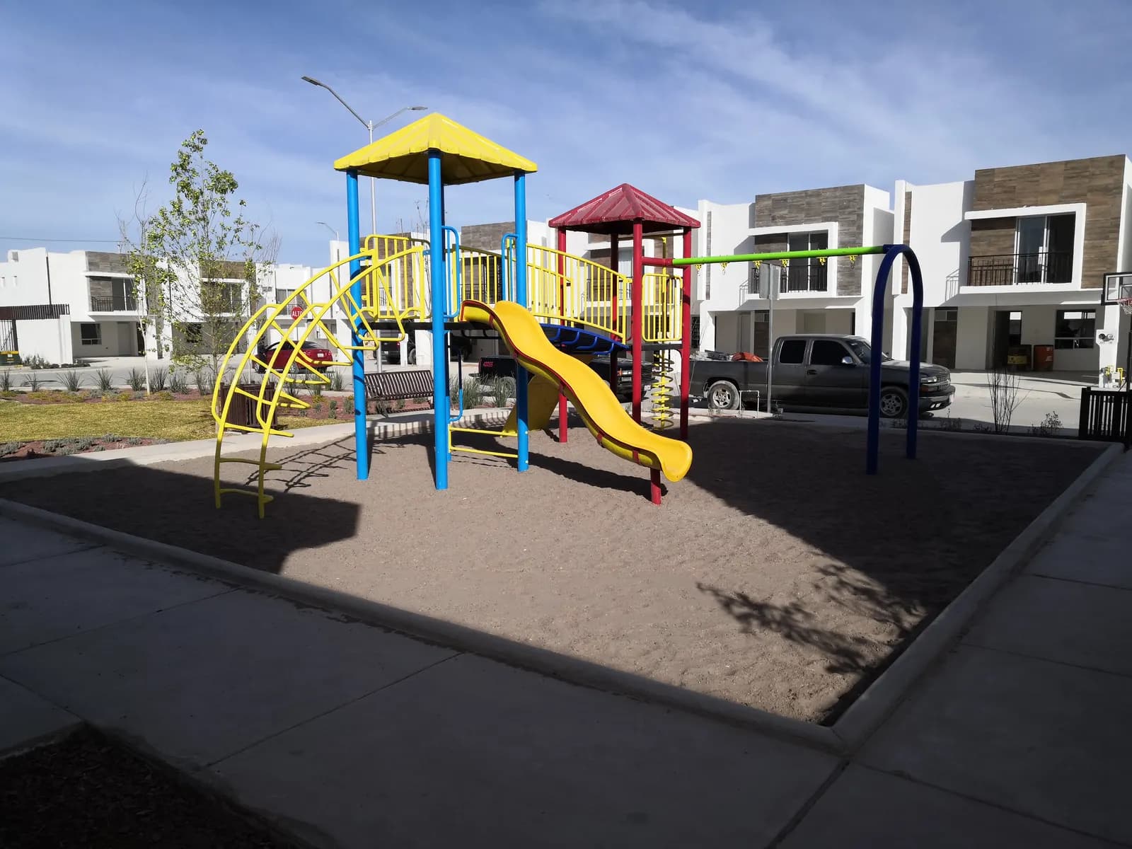 Área de juegos infantiles terminada